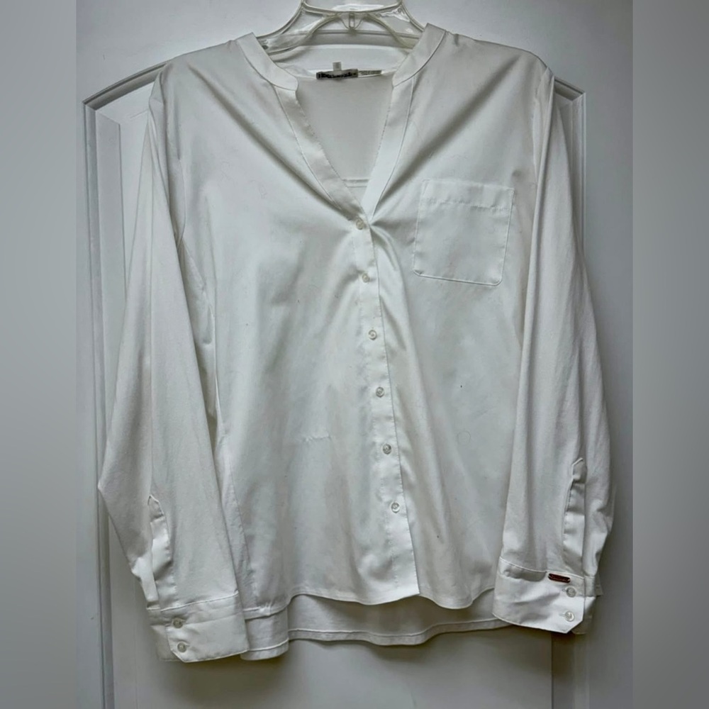 138:  Calvin Klein Women's White Button-Down V-Neck Shirt - 2X